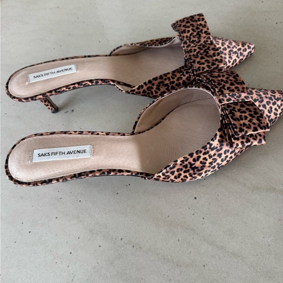 SAKS 5th AVENUE LEOPARD PRINT KITTEN HEELS - Picture 4 of 4